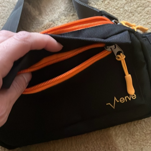 NWOT belt bag / “Fanny pack” - Picture 2 of 6